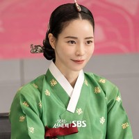 Gaya Lim Ji Yeon Pakai Hanbok Modern di My Royal Nemesis, Bikin Kepincut