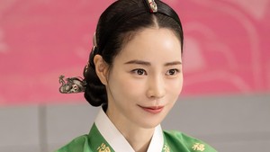 Gaya Lim Ji Yeon Pakai Hanbok Modern di My Royal Nemesis, Bikin Kepincut