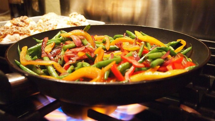 5 Tips Memasak Tanpa Penyedap Rasa agar Enak dan Tidak Enek