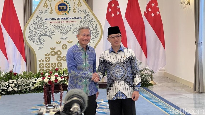 Menlu Sugiono bertemu Menlu Singapura. (Adhfar/detikcom)