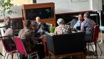 Momen Tak Terduga Purbaya Mendadak Rapat di Lobby