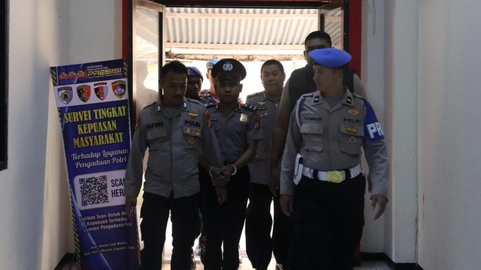 Oknum polisi penikam adik ipar di Sorong jalani sidang.