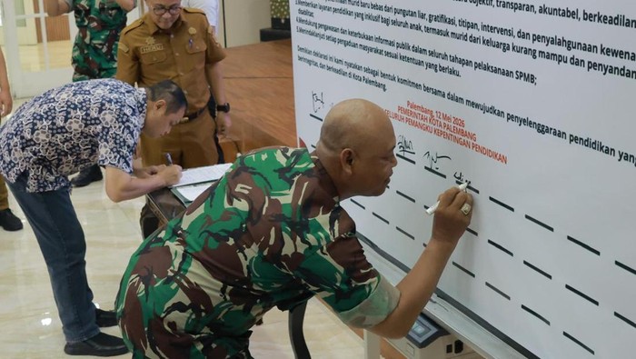 Pelaksana Tugas (Plt) Asisten I Setda Kota Palembang, Sulaiman Amin melakukan deklarasi