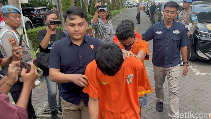 Pelaku curanmor dengan air soft gun yang diringkus di Surabaya.