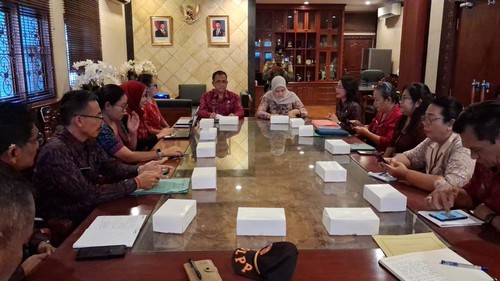 Pendampingan kabupaten/kota percontohan KTR dari Kemenkes bersama Kemendagri dan Komnas Pengendalian Tembakau di ruang rapat Wakil Bupati Gianyar, Selasa (12/5/2026). (Dok Pemkab Gianyar)