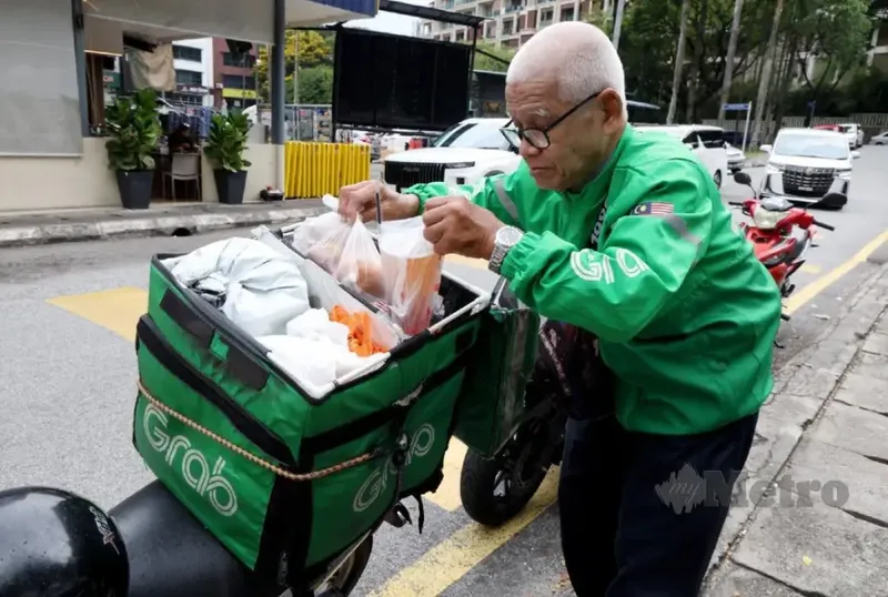 Kisah Haru 'Atok Grab', Kakek 71 Tahun yang Masih Giat Antar Makanan