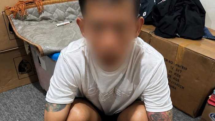 Seorang tersangka dalam kasus peredaran sabu-sabu antarwilayah di Jawa Tengah yang diringkus polisi pada Senin (11/5/2026).