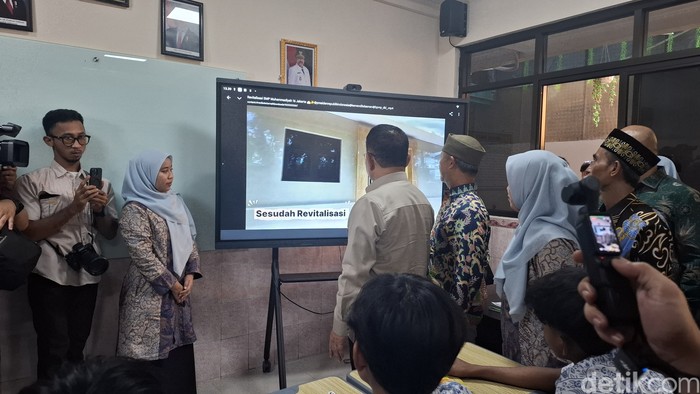 Peninjauan hasil revitalisasi SMP Muhammadiyah 16 Jakarta, Selasa (12/5/2026).