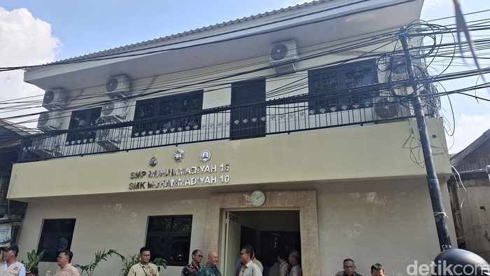 Peninjauan hasil revitalisasi SMP Muhammadiyah 16 Jakarta, Selasa (12/5/2026).