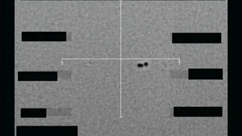 Sebuah objek tak dikenal (titik-titik hitam) yang tertangkap di wilayah Amerika Serikat bagian Barat pada bulan September 2025 terlihat dalam gambar inframerah ini sebagai bagian dari serangkaian dokumen fenomena udara tak dikenal (UAP) yang dirilis oleh Departemen Pertahanan AS pada 8 Mei 2026. Foto: Departemen Pertahanan AS