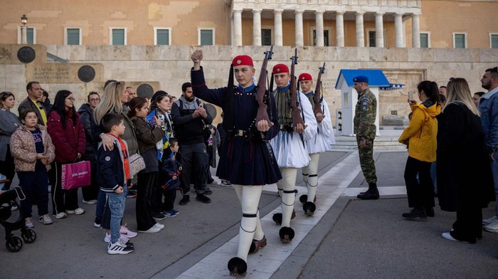 FILE PHOTO: People watch Greek Presidential Guards performing during a change of the guard at the Tomb of the Unknown Soldier in front of the parliament building, in Athens, Greece, January 5, 2025. REUTERS/Alkis Konstantinidis/File Photo