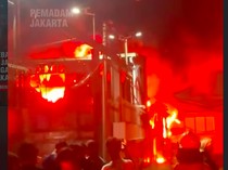 Tersisa Bara dan Gas Beracun Usai Gudang di Jakbar Terbakar Belasan Jam