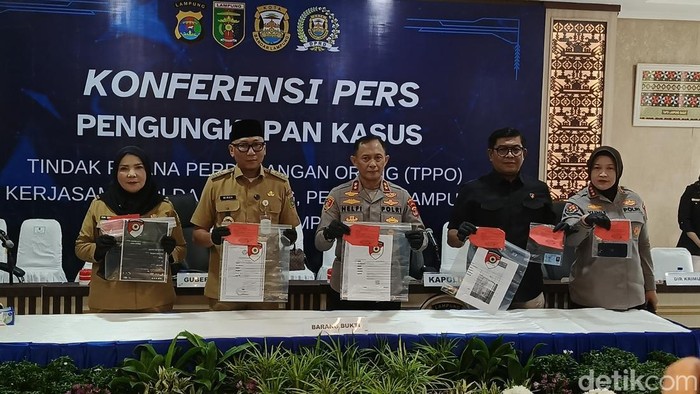 Polisi saat mengungkap kasus TPPO di Lampung