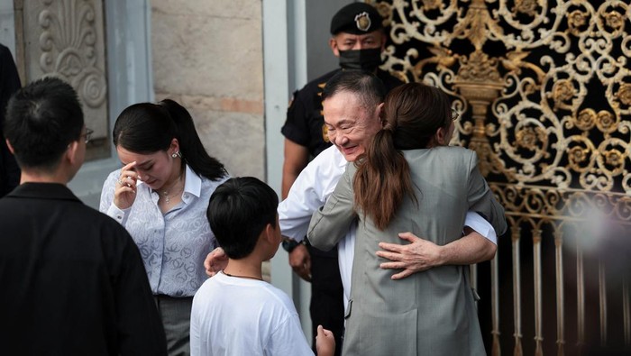 Former Thai Prime Minister Thaksin Shinawatra reacts following his release on parole after serving eight months of his one-year sentence at Klong Prem Central Prison, in Bangkok, Thailand, May 11, 2026. REUTERS/Chalinee Thirasupa