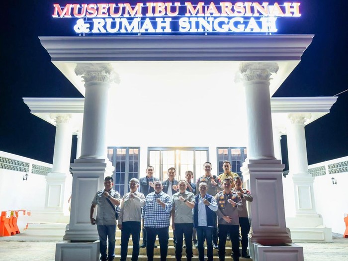 Presiden KSPSI Andi Gani dan rombongan meninjau Museum Marsinah di Nganjuk