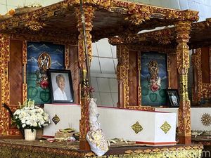 Lantunan Kidung Iringi Kremasi Men Djenggo Pencipta Nasi Jinggo