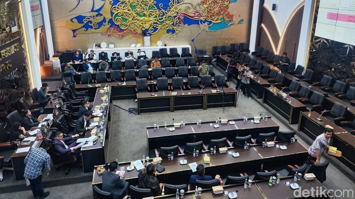 Baleg DPR RI rapat pleno penetapan jadwal rapat pada masa Sidang V Tahun 2025-2026 di Baleg DPR RI, Selasa (12/5/2026).