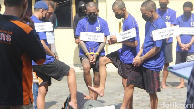 Rekonstruksi Suasana rekonstruksi kasus pengeroyokan yang menewaskan Ilham Dwi Saputra (16) di Polres Bantul.