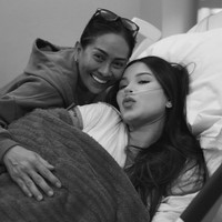 Potret Risa Dewi, Ibu Alyssa Daguise Setia Dampingi Kelahiran Cucu Pertama