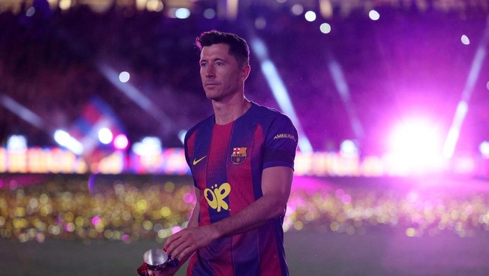 Lewandowski tinggalkan Barcelona
