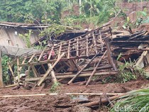 Hujan Berujung Petaka di Ciamis, Tebing Raksasa Timpa Rumah