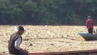 Saat Sungai Cikundul Berubah Jadi 'Lautan' Sampah, Warga Cianjur Resah