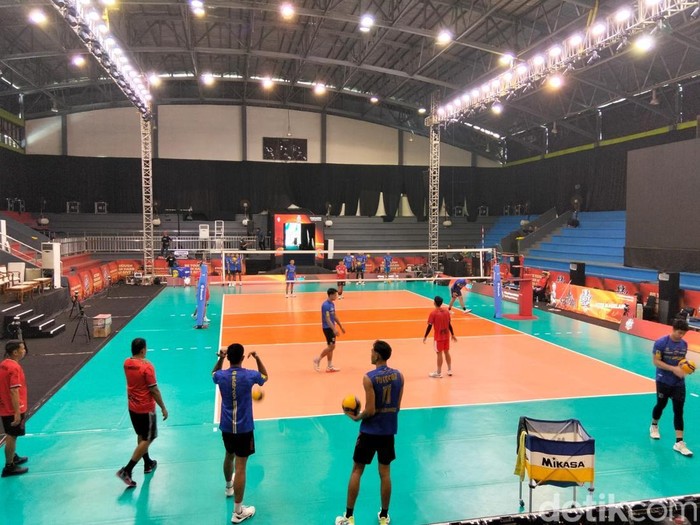 Suasana uji coba lapangan PDAM Tirta Bhagasasi di GOR Samapta, Magelang, Selasa (12/5/2026).