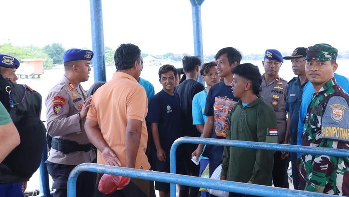 Sebanyak 11 anak buah kapal (ABK) berhasil dievakuasi Polres Jepara setelah kapal mereka tenggelam di perairan Cirebon, Selasa (12/5/2026).