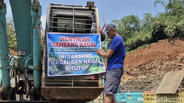 Tambang galian C ilegal Warga tutup galian c ilegal di Kendal.