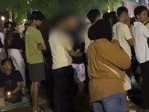 Pria Viral Berpelukan di Konser Parepare Buka Suara: Kami Teman Serasa Saudara