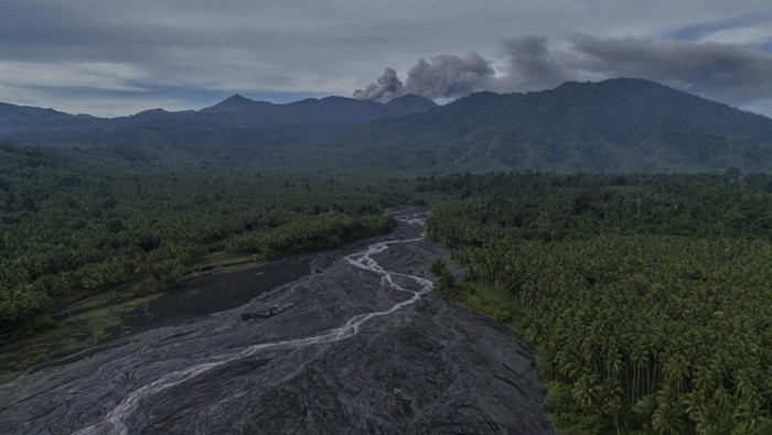 Gunung Dukono