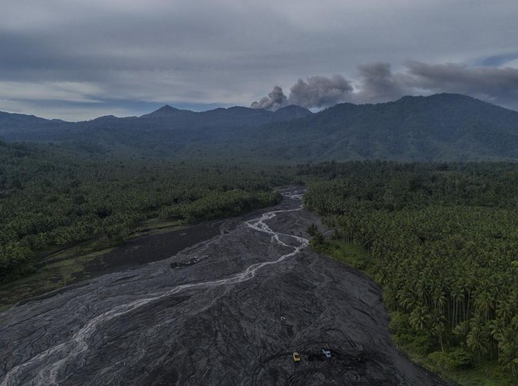 Jalur Pendakian Gunung Dukono Ditutup Usai Erupsi Mematikan