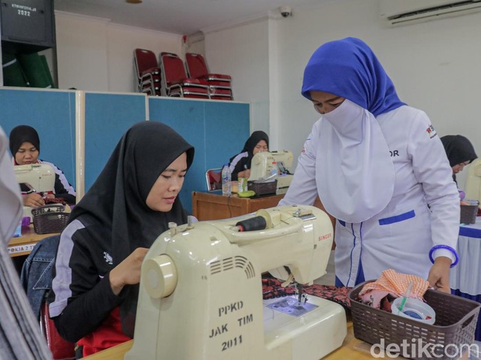 Ujian Sertifikasi Menjahit di Jatinegara Bekali Warga Siap Masuk Dunia Kerja