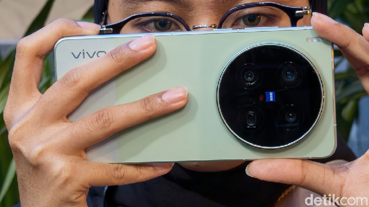 Vivo X300 Ultra dari Dekat, HP Rp 26 Juta dengan Kamera Gahar