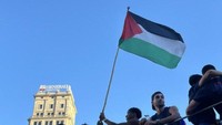 Yamal Tuai Pujian Usai Kibarkan Bendera Palestina di Parade Juara Barca