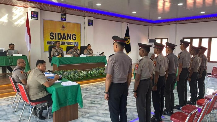 12 personel Polres Dogiyai disanksi imbas kerusuhan berujung maut.