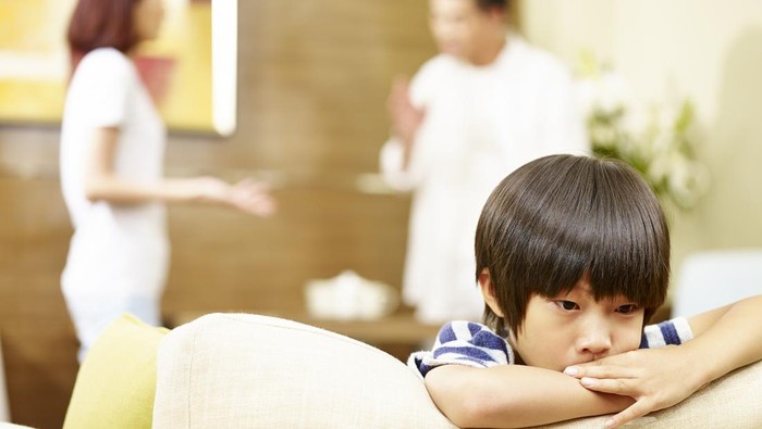 5 Sikap Orang Tua yang Diam-Diam Rusak Mental Anak Menurut Psikolog