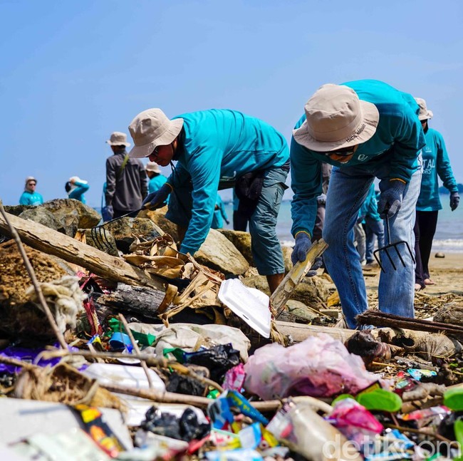 Aksi Bersih Pantai di Pandeglang Dorong Pengelolaan Sampah Berkelanjutan