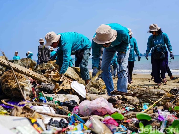 Aksi Bersih Pantai di Pandeglang Dorong Pengelolaan Sampah Berkelanjutan