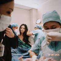 Alyssa diketahui melahirkan putri pertamanya bertepatan dengan Hari Ibu Internasional, yaitu pada 10 Mei 2026. Putri pertamanya itu kemudian diberi nama Soleil Zephora Ghazali. Soleil sendiri berasal dari bahasa Perancis, So-ley yang artinya matahari. Foto: Instagram/@alyssadaguise