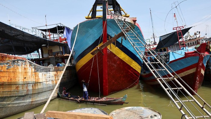 A drone view shows fishing boats docked at Juwana port, as rising diesel prices leave many vessels idle in Pati, Central Java province, Indonesia, May 9, 2026. REUTERS/Willy Kurniawan