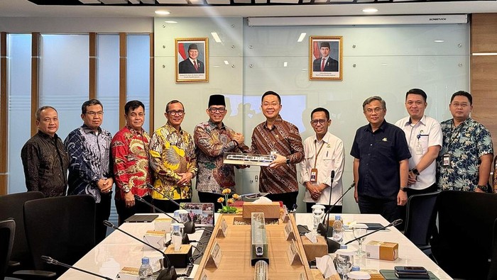 Bupati OKU Teddy Meilwansyah mendatangi Direktorat Jenderal Perkeretaapian (DJKA) Kementerian Perhubungan di Jakarta.
