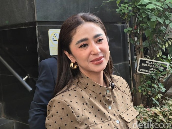 Dewi Perssik