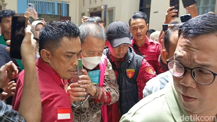 Eks Gubernur Lampung Arinal Djunaidi usai menjalani sidang korupsi dana PI