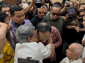 Video: Momen Nadiem Didampingi Kedua Orang Tuanya saat Jalani Sidang Replik