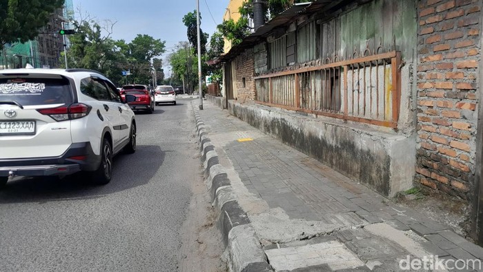 Foto: Trotoar berlubang di Jalan Perintis Kemerdekaan Medan yang sudah diperbaiki. (Rechtin Hani Ritonga/detikSumut)