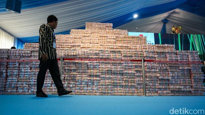 Gunungan Uang Rp10 Triliun dari Kasus Hutan Dipamerkan di Kejagung