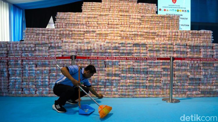 Gunungan Uang Rp10 Triliun dari Kasus Hutan Dipamerkan di Kejagung