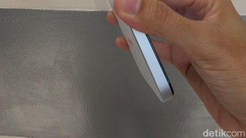 Honor X6c juga membawa fitur AI Camera Button yang dapat digunakan untuk membuka aplikasi, sejumlah fungsi atau mengakses Google Lens dengan cepat. Foto: Rizqy Nur Amalia