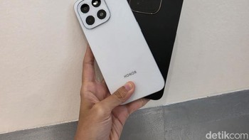 Di sektor daya, ponsel ini mengusung baterai 5.300 mAh dengan dukungan 35W Honor SuperCharge, yang diklaim mampu digunakan dalam waktu lama untuk browsing, media sosial, hingga menonton video. Foto: Rizqy Nur Amalia